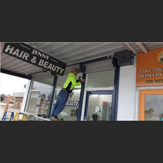 Cần thợ phụ install roller shutters, security door, grills.